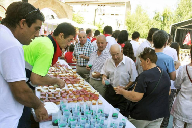 Imágenes de la procesión en honor a San Miguel que celebró este domingo la localidad navarra de Aoiz