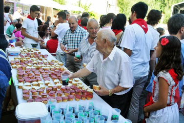 Imágenes de la procesión en honor a San Miguel que celebró este domingo la localidad navarra de Aoiz