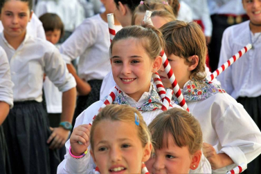 Imágenes de la procesión en honor a San Miguel que celebró este domingo la localidad navarra de Aoiz