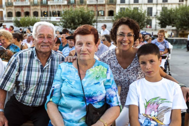 El ciclo 'Tocando al viento' trajo el viernes 12 de agosto la actuación de Alai Taldea de Garínoain, que amenizó la tarde al numeroso público presente con una sesión en la que combinó diferentes estilos musicales, como pasodobles, versiones de rock o bandas sonoras de películas.