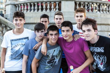 El ciclo 'Tocando al viento' trajo el viernes 12 de agosto la actuación de Alai Taldea de Garínoain, que amenizó la tarde al numeroso público presente con una sesión en la que combinó diferentes estilos musicales, como pasodobles, versiones de rock o bandas sonoras de películas.