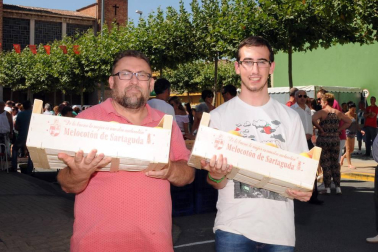 El lunes 15 de agosto, Sartaguda celebró una nueva edición de su Feria del Melocotón, cuyo pregón inicial corrió a cargo de Juanma Intxaurrandieta, gerente de INTIA. Tras la apertura oficial, los visitantes pudieron disfrutar de la exposición y venta de esta fruta, con degustación de vino con melocotón, feria de artesanía, hinchables, concurso de postres, sorteo de productos y tren turístico. Tras la comida popular, la jornada se cerró con un festival de pelota a cargo de Asegarce.