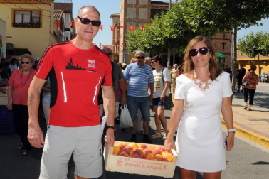 El lunes 15 de agosto, Sartaguda celebró una nueva edición de su Feria del Melocotón, cuyo pregón inicial corrió a cargo de Juanma Intxaurrandieta, gerente de INTIA. Tras la apertura oficial, los visitantes pudieron disfrutar de la exposición y venta de esta fruta, con degustación de vino con melocotón, feria de artesanía, hinchables, concurso de postres, sorteo de productos y tren turístico. Tras la comida popular, la jornada se cerró con un festival de pelota a cargo de Asegarce.