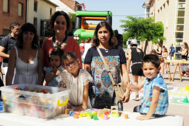 El lunes 15 de agosto, Sartaguda celebró una nueva edición de su Feria del Melocotón, cuyo pregón inicial corrió a cargo de Juanma Intxaurrandieta, gerente de INTIA. Tras la apertura oficial, los visitantes pudieron disfrutar de la exposición y venta de esta fruta, con degustación de vino con melocotón, feria de artesanía, hinchables, concurso de postres, sorteo de productos y tren turístico. Tras la comida popular, la jornada se cerró con un festival de pelota a cargo de Asegarce.