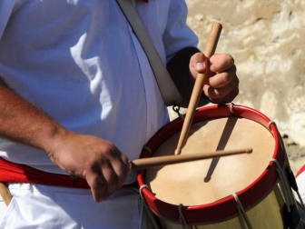Carcastillo dio inicio a sus fiestas de agosto el sábado 6 y, justo una semana después, celebró el Día de Gigantes con una concentración a la que acudieron las comparsas de Sangüesa, Olite, Cáseda, Irún y Beriáin, además de la local. ¡Click! se acercó a esta celebración, que hizo las delicias de pequeños y mayores.