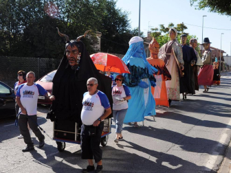 Carcastillo dio inicio a sus fiestas de agosto el sábado 6 y, justo una semana después, celebró el Día de Gigantes con una concentración a la que acudieron las comparsas de Sangüesa, Olite, Cáseda, Irún y Beriáin, además de la local. ¡Click! se acercó a esta celebración, que hizo las delicias de pequeños y mayores.