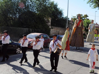 Carcastillo dio inicio a sus fiestas de agosto el sábado 6 y, justo una semana después, celebró el Día de Gigantes con una concentración a la que acudieron las comparsas de Sangüesa, Olite, Cáseda, Irún y Beriáin, además de la local. ¡Click! se acercó a esta celebración, que hizo las delicias de pequeños y mayores.
