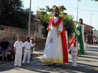 Carcastillo dio inicio a sus fiestas de agosto el sábado 6 y, justo una semana después, celebró el Día de Gigantes con una concentración a la que acudieron las comparsas de Sangüesa, Olite, Cáseda, Irún y Beriáin, además de la local. ¡Click! se acercó a esta celebración, que hizo las delicias de pequeños y mayores.