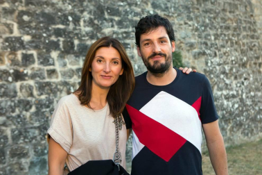 La danza vertical se ha convertido en una de las apuestas imprescindibles de la programación cultural de verano en las murallas de Pamplona. Este 2016, han sido tres las compañías que presentaron sus espectáculos en el baluarte de Guadalupe: Vertical Waves Project, The Opposite Hand y La Glo Zirko. Todas las sesiones contaron además con oferta gastronómica y música dj en directo.