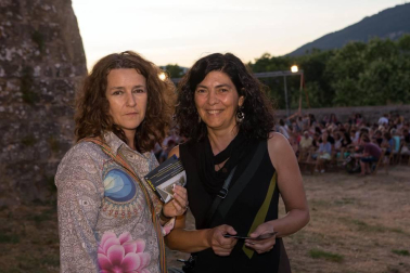 La danza vertical se ha convertido en una de las apuestas imprescindibles de la programación cultural de verano en las murallas de Pamplona. Este 2016, han sido tres las compañías que presentaron sus espectáculos en el baluarte de Guadalupe: Vertical Waves Project, The Opposite Hand y La Glo Zirko. Todas las sesiones contaron además con oferta gastronómica y música dj en directo.