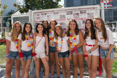 El domingo 14 de agosto los burladeses se reunían junto al Ayuntamiento para participar en el ritual de inicio de sus fiestas: un chupinazo acompañado por el buen tiempo que tuvo como protagonista al deportista Rubén Pascual. Las fiestas se prolongaron hasta el 19 de agosto y hoy, sábado 20, cierran con una programación extra que quiere hacer hincapié en la multiculturalidad de esta población.