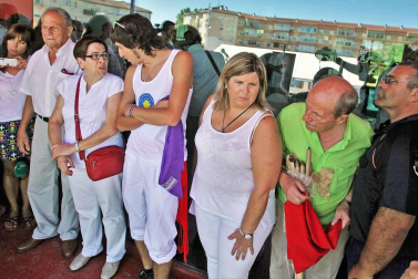 Noáin inicia sus fiestas entre danzas y espuma