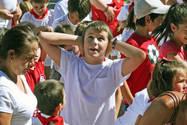 Noáin inicia sus fiestas entre danzas y espuma