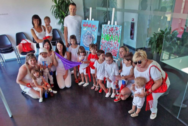 Noáin inicia sus fiestas entre danzas y espuma