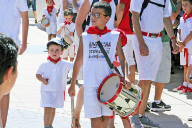 Noáin inicia sus fiestas entre danzas y espuma