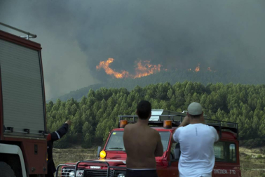 Incendio de grandes dimensiones entre Tafalla y Pueyo
