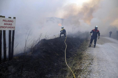 Incendio de grandes dimensiones entre Tafalla y Pueyo