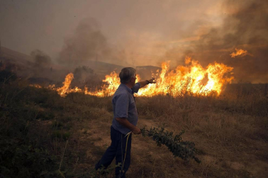 Incendio de grandes dimensiones entre Tafalla y Pueyo