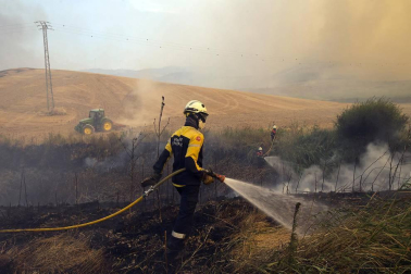Incendio de grandes dimensiones entre Tafalla y Pueyo