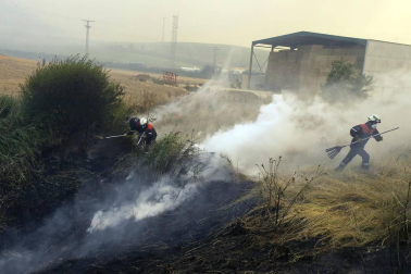 Incendio de grandes dimensiones entre Tafalla y Pueyo