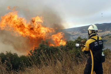 Incendio de grandes dimensiones entre Tafalla y Pueyo