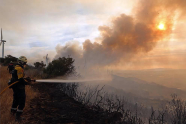 Incendio de grandes dimensiones entre Tafalla y Pueyo