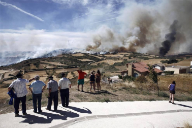 Incendio de grandes dimensiones entre Tafalla y Pueyo