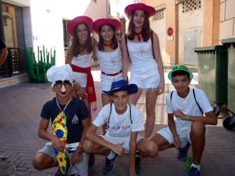 Dentro de la programación de las fiestas en honor a San Irineo, los vecinos de Valtierra celebraron el 22 de agosto el Día de las Peñas, cuyo acto central fue la comida popular que organizó el Club juvenil 'La Higuera' en la plaza de los fueros. Durante el banquete, la charanga 'Los artistas del gremio' amenizaron a todos los presentes con su música. La sobremesa prosiguió con un animado bingo y, finalmente, la orquesta Superhollywood se encargó de la verbena.