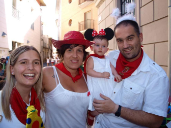 Dentro de la programación de las fiestas en honor a San Irineo, los vecinos de Valtierra celebraron el 22 de agosto el Día de las Peñas, cuyo acto central fue la comida popular que organizó el Club juvenil 'La Higuera' en la plaza de los fueros. Durante el banquete, la charanga 'Los artistas del gremio' amenizaron a todos los presentes con su música. La sobremesa prosiguió con un animado bingo y, finalmente, la orquesta Superhollywood se encargó de la verbena.