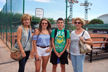 Entre el 17 y el 27 del presente mes de agosto se está celebrando en las instalaciones del Club Tenis Pamplona el Campeonato Navarro Absoluto de Tenis, que ha reunido en las pistas del citado club de la Calle Monjardín a 87 jugadores: 72 en el cuadro masculino y 17 en el femenino.