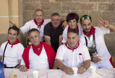 Del 14 al 20 de agosto, la localidad de Los Arcos celebró sus fiestas patronales. El cierre de la fiesta estuvo dedicado a los jóvenes, que se reunieron en el Cosillo para disfrutar de una comida popular organizada por la Asociación de Jóvenes Urantzia-Urantziako Gaztelekua. La charanga Malababa puso la nota musical en la sobremesa.