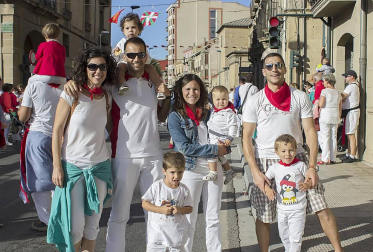 Los niños, y también los mayores, han disfrutado estas fiestas de Tafalla de unos 'toricos' muy especiales, que en vez de asustar con sus cuernos divirtieron con sus chorros de agua. Esta era una de las actividades infantiles que se programaron en el patio del Colegio de Escolapios durante la semana festiva, que se prolongó del 14 al 20 de agosto.