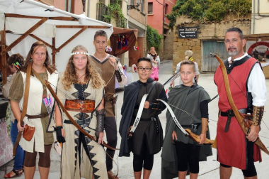 Olite regresó, del 19 al 21 de agosto, a la Edad Media para dar vida a una de las fiestas medievales de más solera de nuestra tierra. Bajo el espectacular marco del castillo se fue sucediendo un programa variado que dio inicio con el pregón, que este año corrió a cargo del profesor y dramaturgo Ignacio Aranguren, Premio Príncipe de Viana de la Cultura.