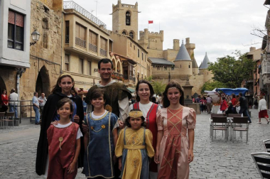 Olite regresó, del 19 al 21 de agosto, a la Edad Media para dar vida a una de las fiestas medievales de más solera de nuestra tierra. Bajo el espectacular marco del castillo se fue sucediendo un programa variado que dio inicio con el pregón, que este año corrió a cargo del profesor y dramaturgo Ignacio Aranguren, Premio Príncipe de Viana de la Cultura.