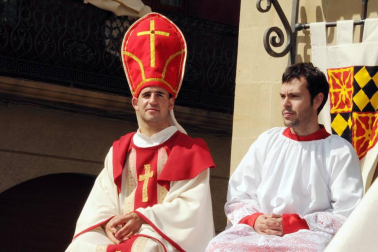 Olite regresó, del 19 al 21 de agosto, a la Edad Media para dar vida a una de las fiestas medievales de más solera de nuestra tierra. Bajo el espectacular marco del castillo se fue sucediendo un programa variado que dio inicio con el pregón, que este año corrió a cargo del profesor y dramaturgo Ignacio Aranguren, Premio Príncipe de Viana de la Cultura.