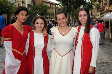 Olite regresó, del 19 al 21 de agosto, a la Edad Media para dar vida a una de las fiestas medievales de más solera de nuestra tierra. Bajo el espectacular marco del castillo se fue sucediendo un programa variado que dio inicio con el pregón, que este año corrió a cargo del profesor y dramaturgo Ignacio Aranguren, Premio Príncipe de Viana de la Cultura.