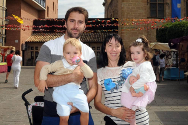 Olite regresó, del 19 al 21 de agosto, a la Edad Media para dar vida a una de las fiestas medievales de más solera de nuestra tierra. Bajo el espectacular marco del castillo se fue sucediendo un programa variado que dio inicio con el pregón, que este año corrió a cargo del profesor y dramaturgo Ignacio Aranguren, Premio Príncipe de Viana de la Cultura.