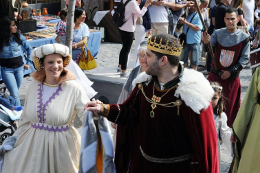 Olite regresó, del 19 al 21 de agosto, a la Edad Media para dar vida a una de las fiestas medievales de más solera de nuestra tierra. Bajo el espectacular marco del castillo se fue sucediendo un programa variado que dio inicio con el pregón, que este año corrió a cargo del profesor y dramaturgo Ignacio Aranguren, Premio Príncipe de Viana de la Cultura.