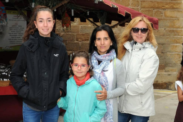 Olite regresó, del 19 al 21 de agosto, a la Edad Media para dar vida a una de las fiestas medievales de más solera de nuestra tierra. Bajo el espectacular marco del castillo se fue sucediendo un programa variado que dio inicio con el pregón, que este año corrió a cargo del profesor y dramaturgo Ignacio Aranguren, Premio Príncipe de Viana de la Cultura.