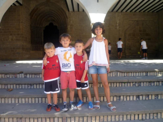 La tarde noche del viernes 26 de agosto, la plaza de Los Fueros de Lumbier se convirtió en una pista de fútbol 3x3 donde se encontraron futbolistas de todas las edades en un torneo de verano que resultó un éxito tanto de participación como de público.