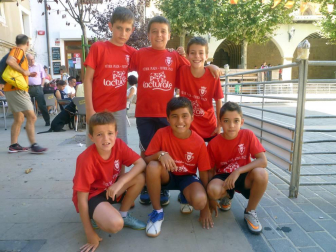 La tarde noche del viernes 26 de agosto, la plaza de Los Fueros de Lumbier se convirtió en una pista de fútbol 3x3 donde se encontraron futbolistas de todas las edades en un torneo de verano que resultó un éxito tanto de participación como de público.