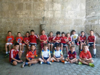 La tarde noche del viernes 26 de agosto, la plaza de Los Fueros de Lumbier se convirtió en una pista de fútbol 3x3 donde se encontraron futbolistas de todas las edades en un torneo de verano que resultó un éxito tanto de participación como de público.