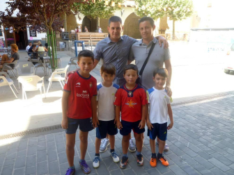 La tarde noche del viernes 26 de agosto, la plaza de Los Fueros de Lumbier se convirtió en una pista de fútbol 3x3 donde se encontraron futbolistas de todas las edades en un torneo de verano que resultó un éxito tanto de participación como de público.