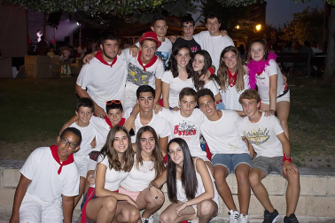Del 24 al 28 de agosto, Allo acogió una nueva edición de sus fiestas patronales. Los quintos del 70 protagonizaron los actos de sábado, con imposición de pañuelos en el Ayuntamiento y comida y cena de hermandad. Durante el día también se festejaron otros originales y divertidos actos, como la XVII Concentración de calvos en el Hoyo de la Fuente, donde se procedió a bautizar a los nuevos miembros. Una jornada que evidenció el carácter animado y divertido de los vecinos de Allo.