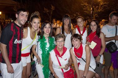 Del 24 al 28 de agosto, Allo acogió una nueva edición de sus fiestas patronales. Los quintos del 70 protagonizaron los actos de sábado, con imposición de pañuelos en el Ayuntamiento y comida y cena de hermandad. Durante el día también se festejaron otros originales y divertidos actos, como la XVII Concentración de calvos en el Hoyo de la Fuente, donde se procedió a bautizar a los nuevos miembros. Una jornada que evidenció el carácter animado y divertido de los vecinos de Allo.