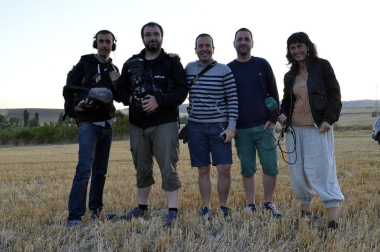 Tuvieron que madrugar la mañana del 24 de agosto, pero a los niños y familiares pertenecientes a ANA (Asociación Navarra de Autismo) no les importó demasiado. A cambio de las horas de sueño, pudieron disfrutar de una aventura fantástica que, a bordo de un globo, les llevó a sobrevolar Pamplona y su Comarca en una experiencia que resultó inolvidable. Así de felices se mostraban instantes antes de iniciar el vuelo.