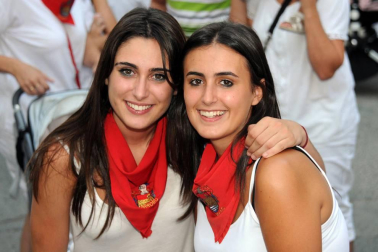 Caparroso vivió con intensidad el inicio de sus fiestas en honor a Santa Fe. El jueves 1 de septiembre se lanzó el cohete desde el Ayuntamiento, acto que estuvo protagonizado por la comparsa de gigantes local en la celebración de su 25 aniversario. A continuación, la comparsa junto a la charanga Estrapalucio inició el habitual pasacalles. El día se completó con fiesta de la espuma, comida popular, vacas y la tradicional Salve. Una fiesta mexicana animó la noche. Las fiestas se prolongaron hasta el 8 de septiembre.