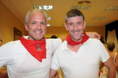 Caparroso vivió con intensidad el inicio de sus fiestas en honor a Santa Fe. El jueves 1 de septiembre se lanzó el cohete desde el Ayuntamiento, acto que estuvo protagonizado por la comparsa de gigantes local en la celebración de su 25 aniversario. A continuación, la comparsa junto a la charanga Estrapalucio inició el habitual pasacalles. El día se completó con fiesta de la espuma, comida popular, vacas y la tradicional Salve. Una fiesta mexicana animó la noche. Las fiestas se prolongaron hasta el 8 de septiembre.