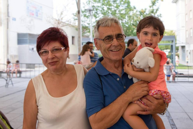 Con motivo del 'Día de Villava-Atarrabiako Eguna', la tarde del viernes 2 de septiembre los más pequeños disfrutaron de una exquisita chocolatada en la plaza Consistorial, tras la que se pusieron en marcha diferentes talleres infantiles. Los más mayores cerraron la programación del día con una cata de txakoli con bertsolaris en la sociedad Etxe Beltza.