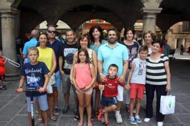El fin de semana del 2 a 4 de septiembre Sangüesa vivió una nueva edición de sus jornadas de Elogio a la pocha. El viernes se celebraron los actos de carácter institucional y el sábado tuvo lugar la demostración de desgrane tradicional. El día grande fue el domingo, con la puesta en marcha del Mercado de la pocha, la muestra de artesanía y, sobre todo, la degustación popular de este delicioso producto de la huerta.